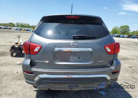 2018 Nissan Pathfinder S z USA, uszkodzony, nr VIN 5N1DR2MM2JC656566